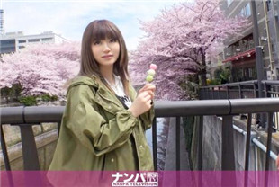 大学生在樱花节上被发现要求进行访谈以露出胸部-GANA-2071海报剧照