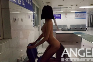 汤不热很火非常疯狂的北京极品妹极限挑战户外全裸露出过街海报剧照